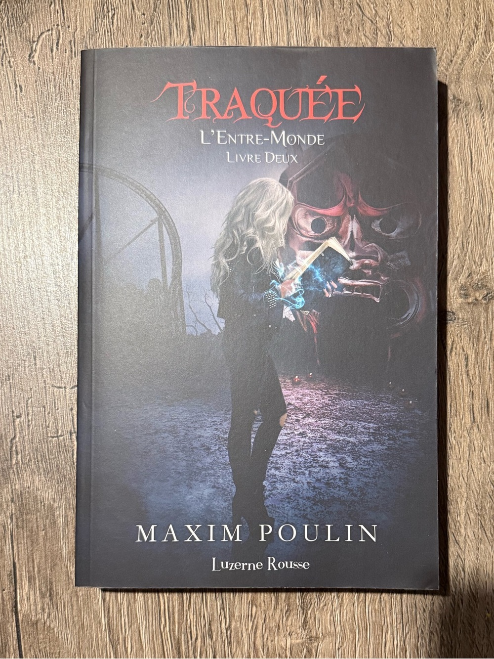 Traquée L'Entre-Monde Livre Deux by Maxim Poulin - Paperback
